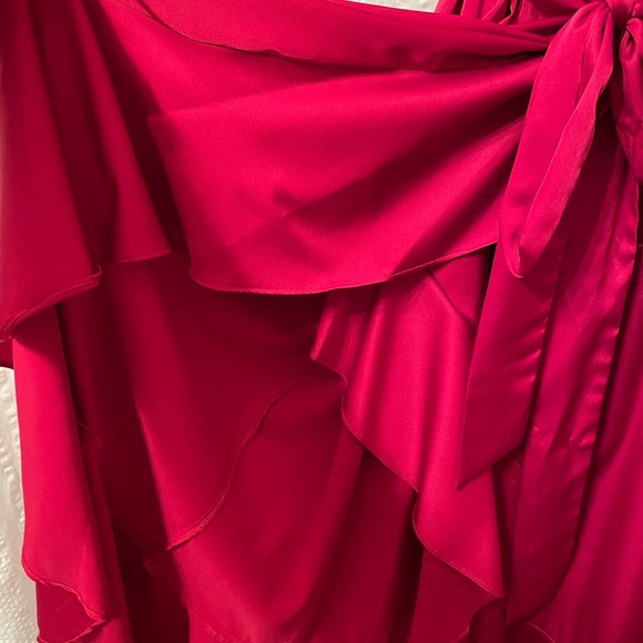 New without tags LF Leslie Fay red satin dresss with flutter sleeves size 14 - Picture 6 of 9